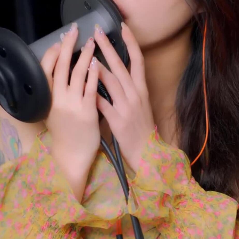 0616153500.jpg 小萌5月会员as-mr 舔耳口腔音福利视频.